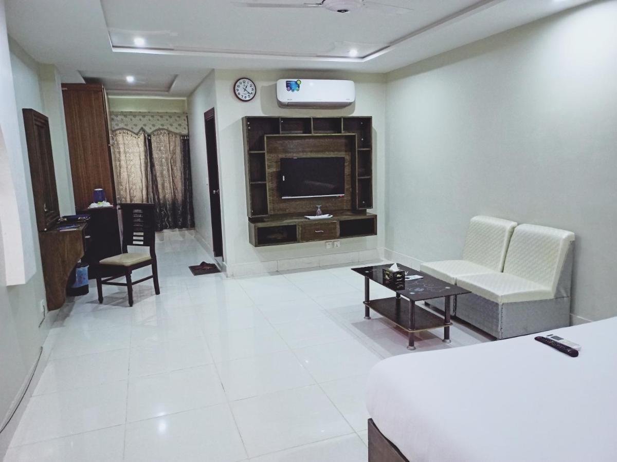 Hotel Crown Inn Мултан Екстериор снимка