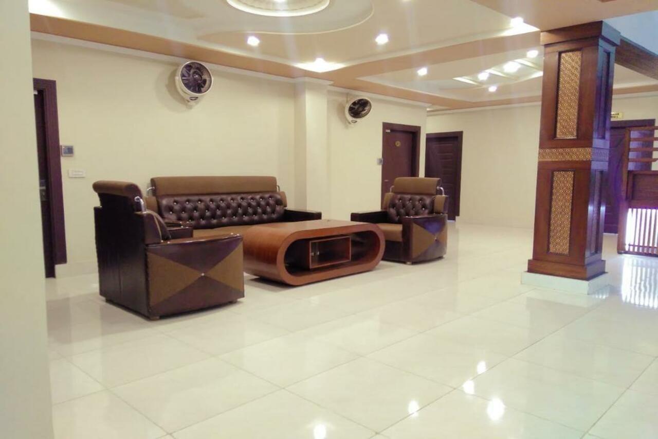 Hotel Crown Inn Мултан Екстериор снимка