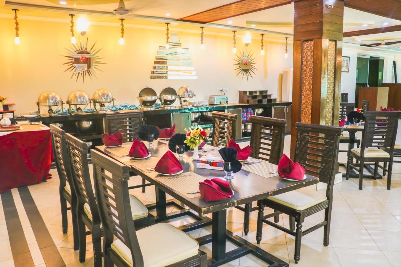 Hotel Crown Inn Мултан Екстериор снимка