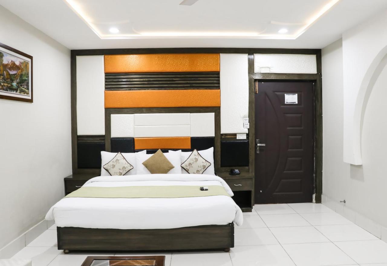 Hotel Crown Inn Мултан Екстериор снимка