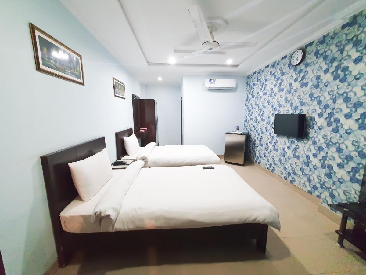 Hotel Crown Inn Мултан Екстериор снимка