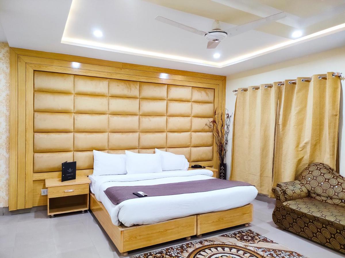 Hotel Crown Inn Мултан Екстериор снимка
