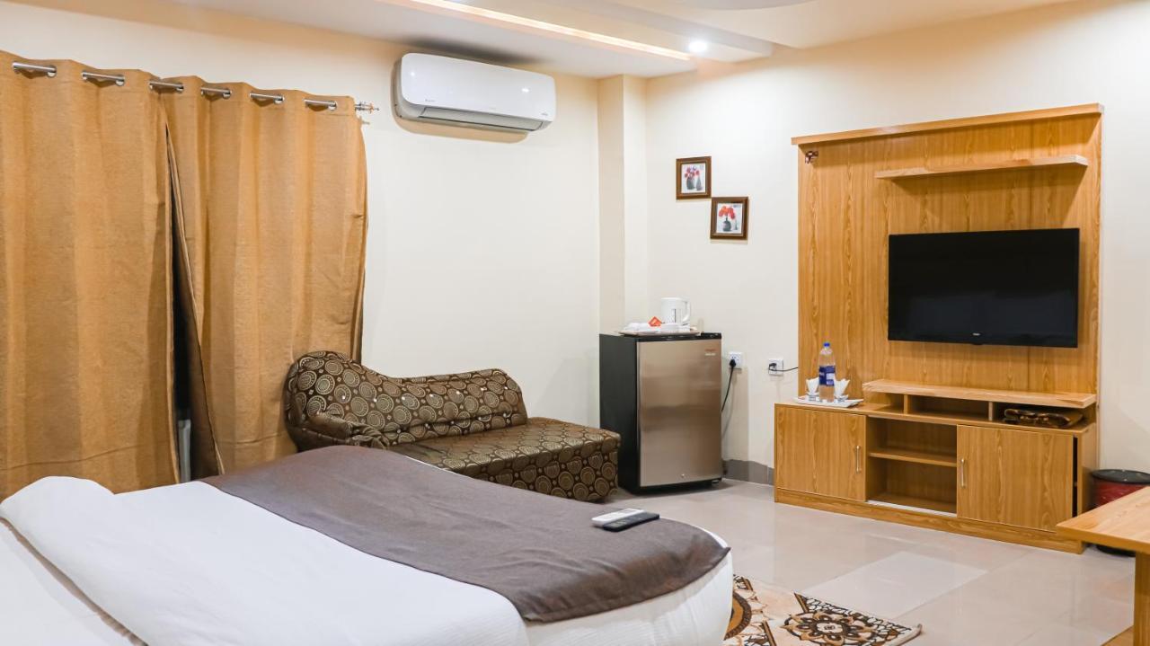 Hotel Crown Inn Мултан Екстериор снимка