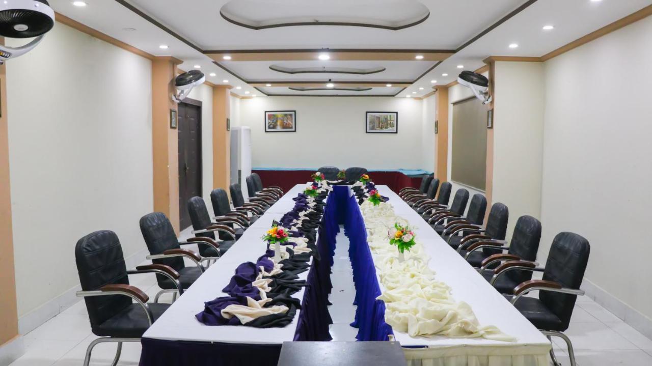 Hotel Crown Inn Мултан Екстериор снимка