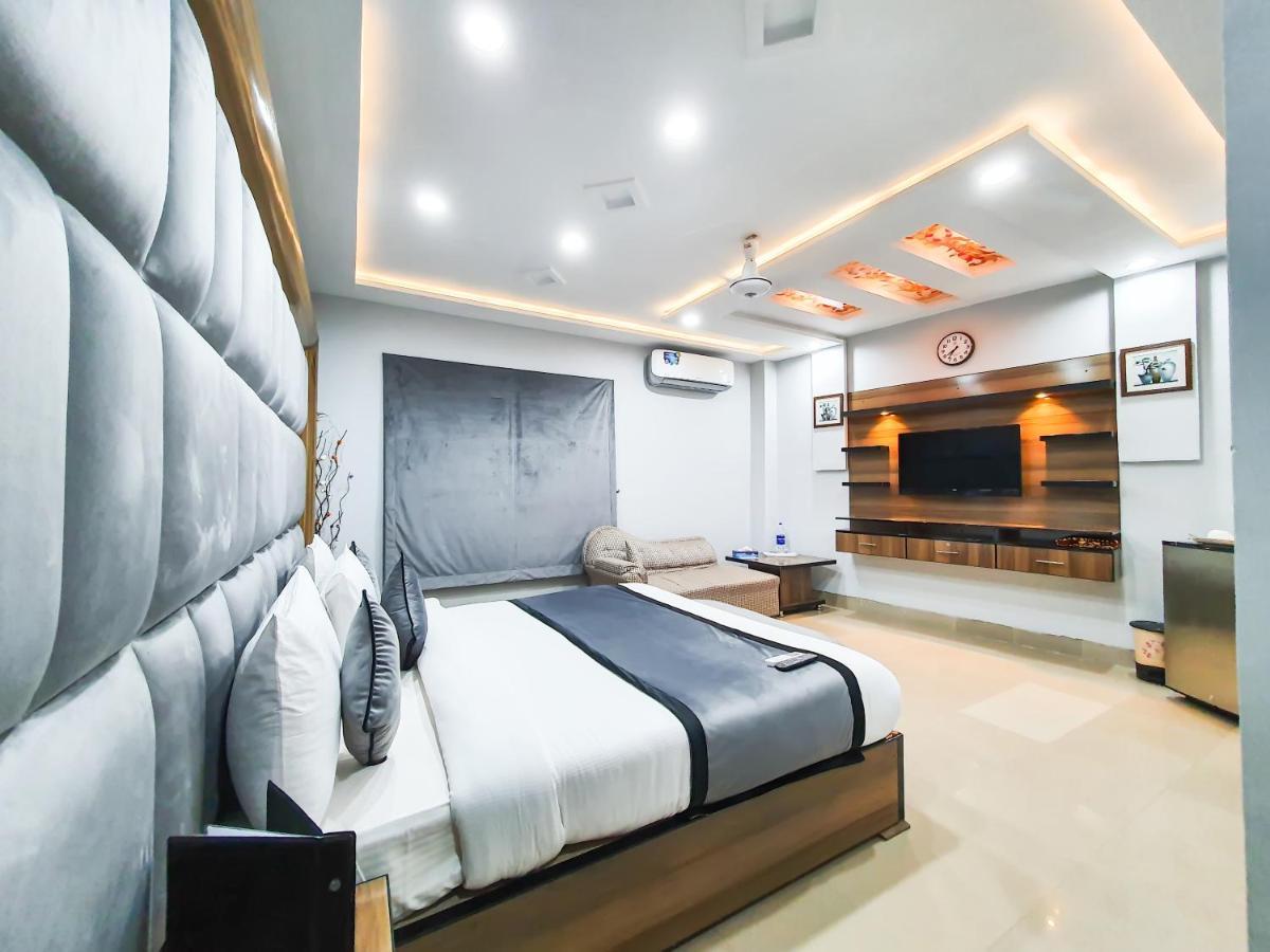 Hotel Crown Inn Мултан Екстериор снимка