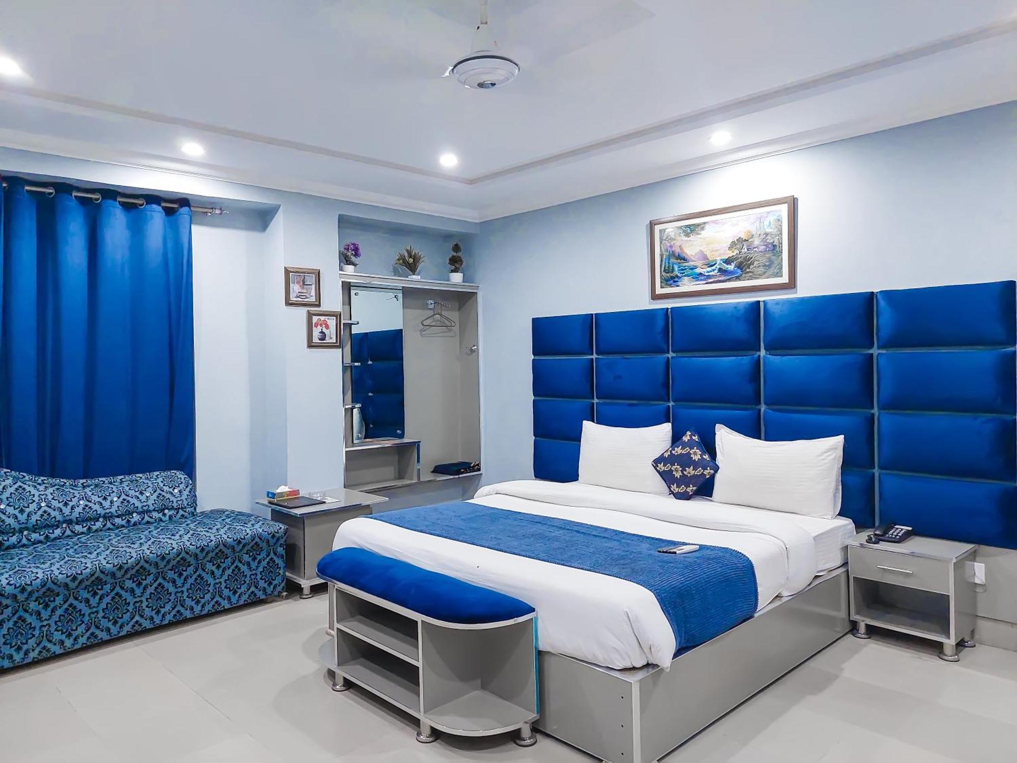 Hotel Crown Inn Мултан Екстериор снимка