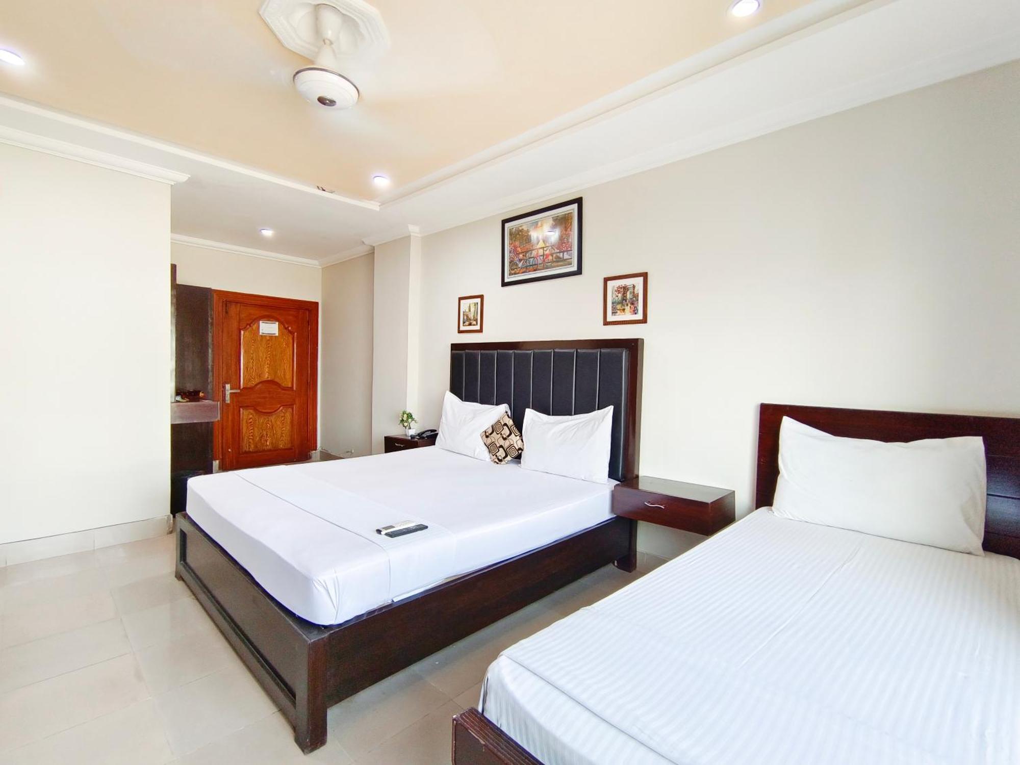 Hotel Crown Inn Мултан Екстериор снимка