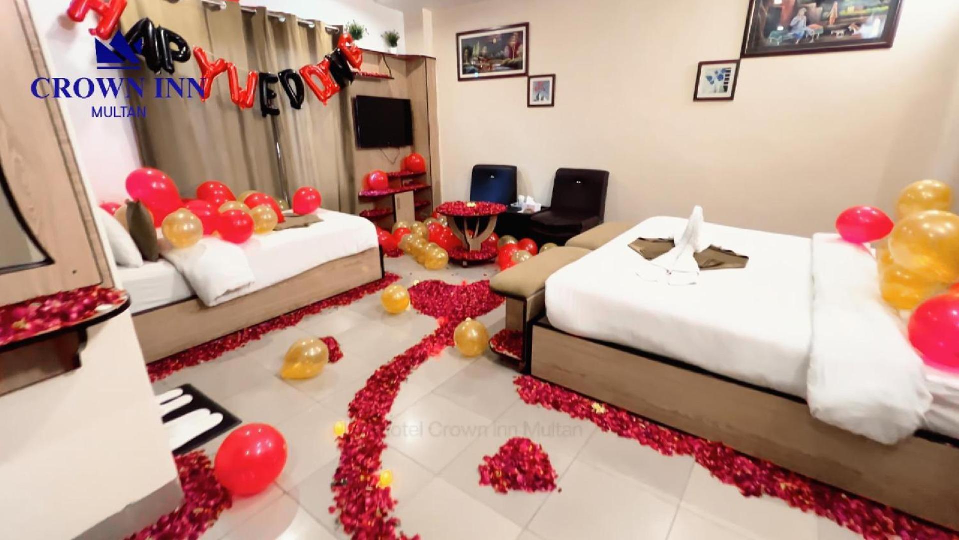 Hotel Crown Inn Мултан Екстериор снимка