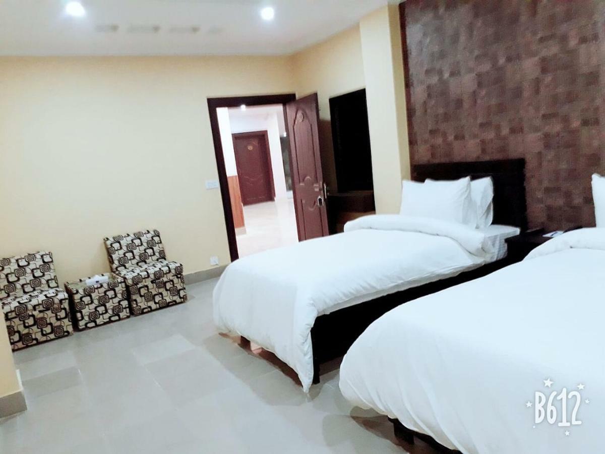 Hotel Crown Inn Мултан Екстериор снимка