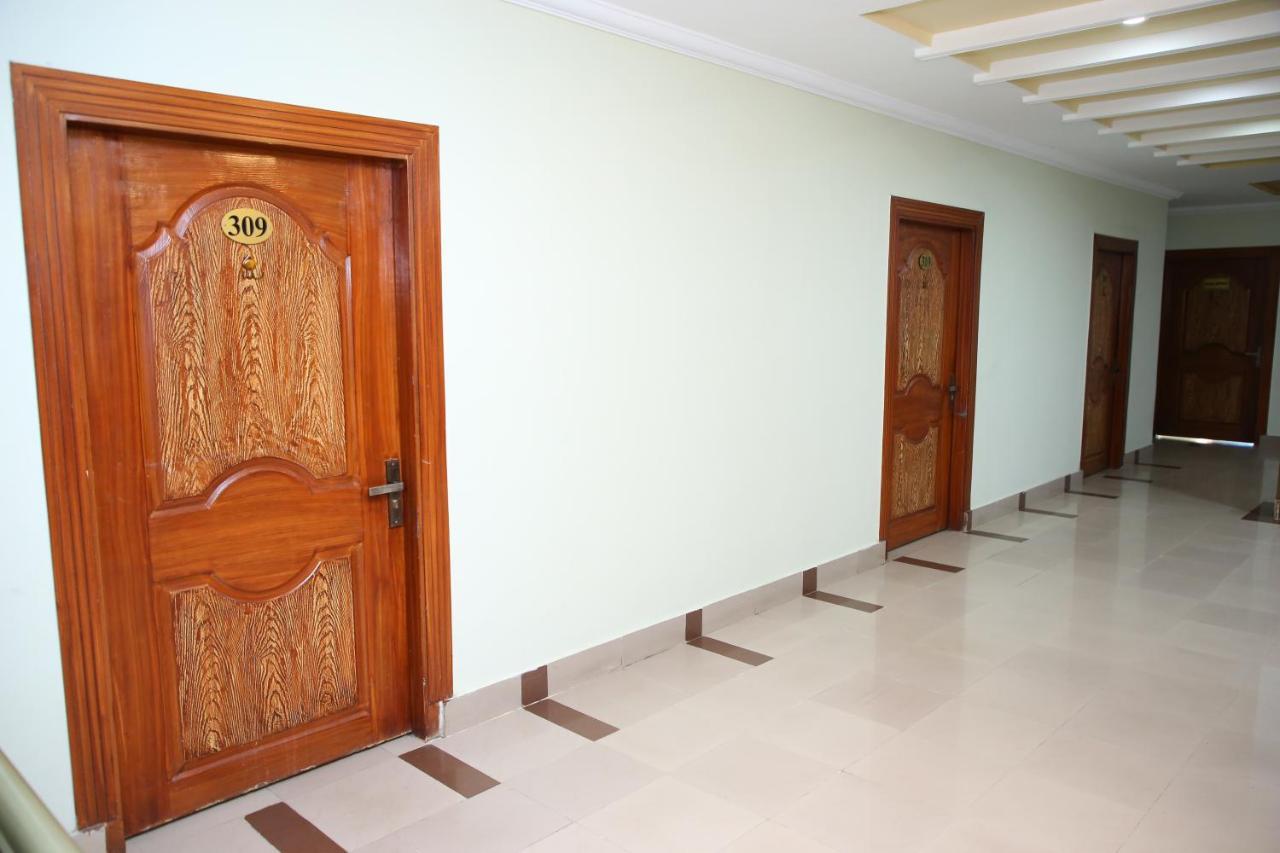 Hotel Crown Inn Мултан Екстериор снимка